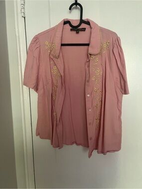 Princess Highway Dusty Pink Short-Sleeve Embroidered Button-Up Blouse